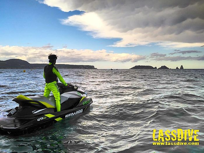 La tranquilidad de las rutas en moto de agua en septiembre