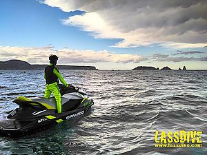 La tranquilidad de las rutas en moto de agua en septiembre