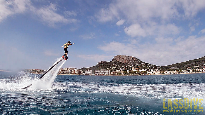 ¿What is that flying thing? A Flyboard!