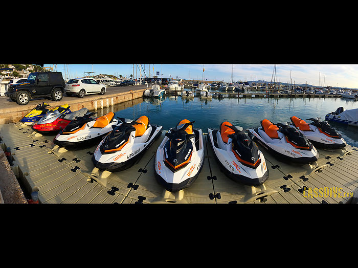 Lassdive, motos de agua en la Costa Brava